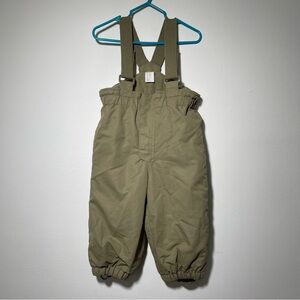 H&M
SNOW PANTS WITH SUSPENDER

Quantity 1
Color: Olive green
Size: 12M (9-12M)